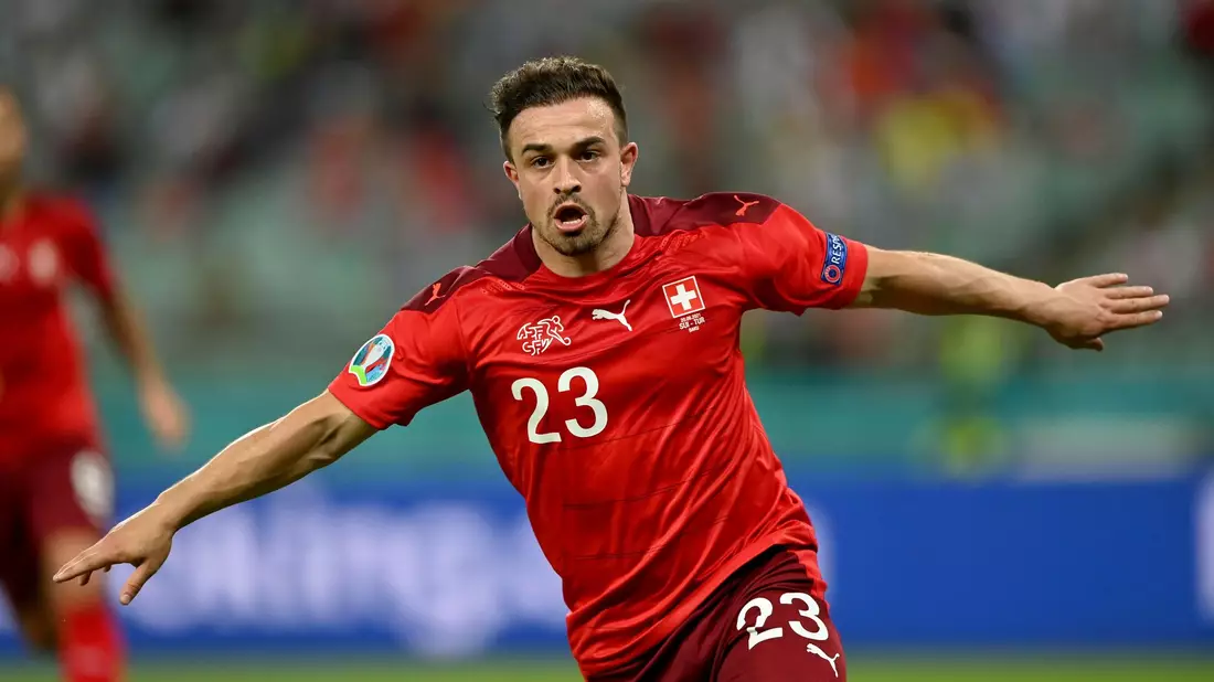 Xherdan Shaqiri aus der Schweiz bejubelt sein Tor zum 3:1 gegen die Türkei. - Bild: Ozan Kose/AFP Pool/dpa