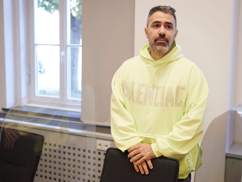 Bushido im Oberlandesgericht Brandenburg (Havel) bei der Fortsetzung eines Zivilprozesses zwischen ihm und Arafat Abou-Chaker um eine Wohnanlage in Rüdersdorf. - Foto: Jörg Carstensen/dpa