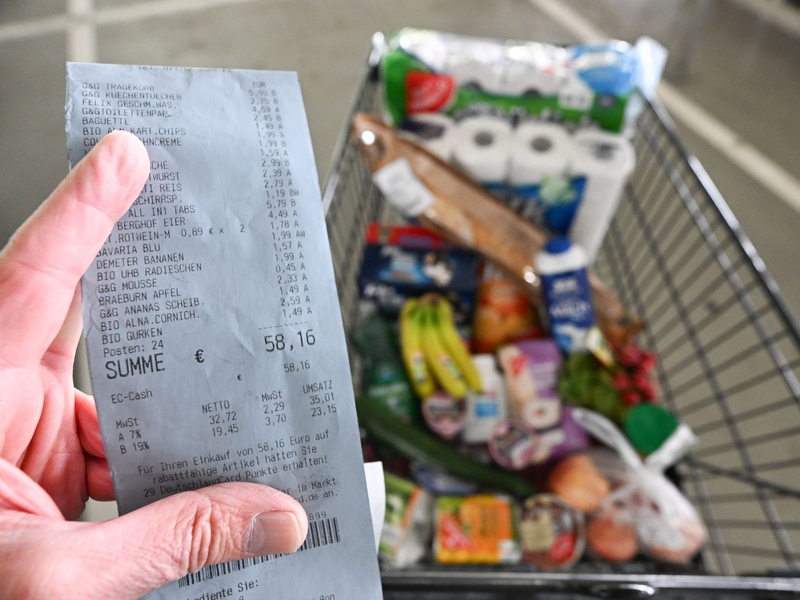 Nach Beginn des russischen Angriffskrieges gegen die Ukraine hatten sich vor allem Energie und Lebensmittel sprunghaft verteuert. - Foto: Bernd Weißbrod/dpa