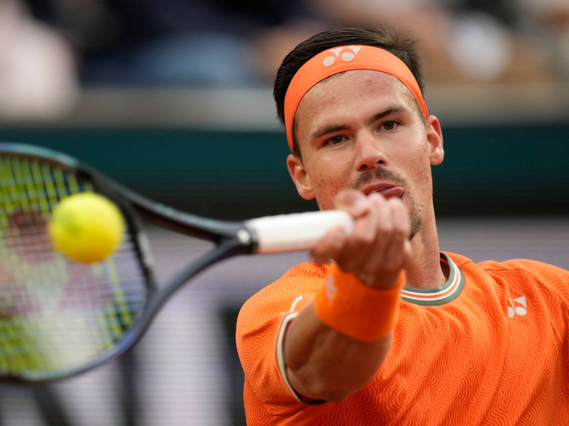 Daniel Altmaier ist bei den French Open an Stefanos Tsitsipas gescheitert. - Foto: Christophe Ena/AP/dpa