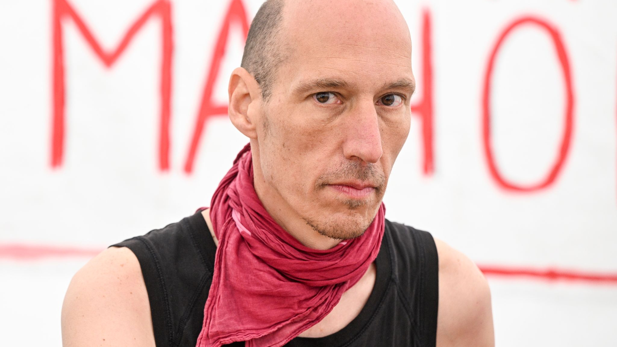 Der Klimaaktivist Wolfgang Metzeler-Kick befindet sich seit 84 Tagen im Hungerstreik. - Foto: Jens Kalaene/dpa