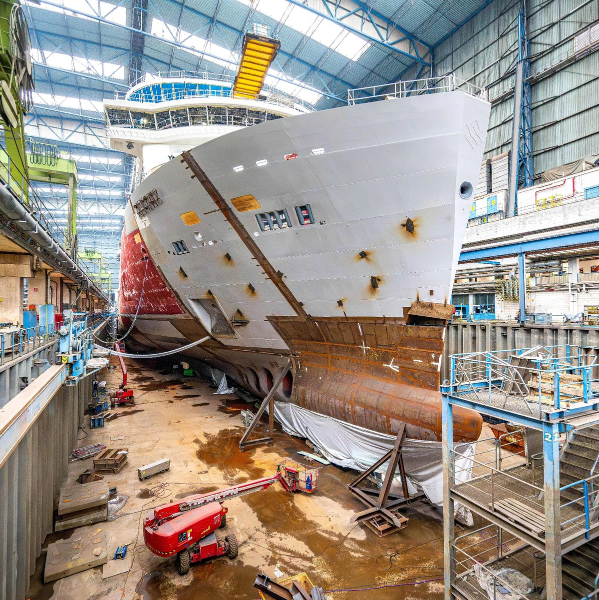 Bund und Land sind mit jeweils 40 Prozent an der Meyer Werft beteiligt. (Archivbild) - Foto: Sina Schuldt/dpa