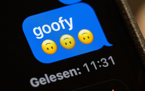 Der Begriff «goofy» (komisch, tollpatschig) war das «Jugendwort des Jahres 2023». - Foto: Sebastian Gollnow/dpa