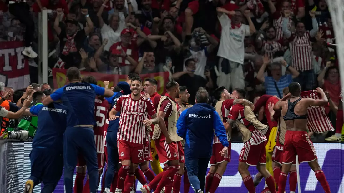 Später Jubel in der 116. Minute: Piräus ist nach der AS Rom und West Ham United der dritte Titelträger in dem jungen Wettbewerb. - Bild: Thanassis Stavrakis/AP