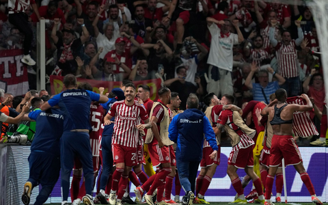 Später Jubel in der 116. Minute: Piräus ist nach der AS Rom und West Ham United der dritte Titelträger in dem jungen Wettbewerb. - Foto: Thanassis Stavrakis/AP