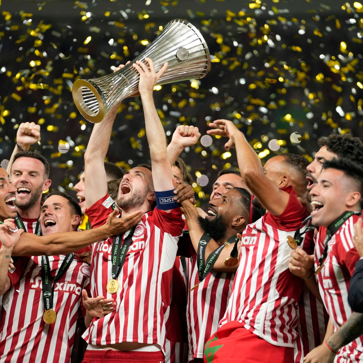 20 Jahre nach dem EM-Titel für Griechenland darf wieder ein Titel gefeiert werden: Der erste Europapokal für ein griechisches Team. - Foto: Petros Giannakouris/AP