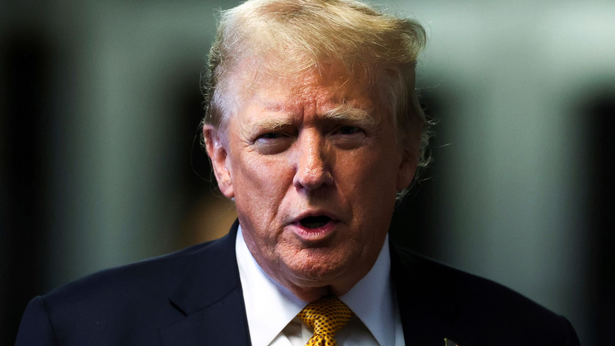 Bei einer Verurteilung droht Donald Trump eine Geldstrafe oder eine mehrjährige Freiheitsstrafe, die auch zur Bewährung ausgesetzt werden könnte. - Foto: Charly Triballeau/POOL AFP/AP/dpa