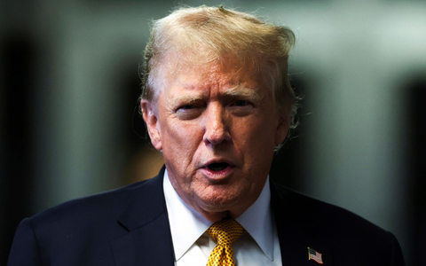 Bei einer Verurteilung droht Donald Trump eine Geldstrafe oder eine mehrjährige Freiheitsstrafe, die auch zur Bewährung ausgesetzt werden könnte. - Foto: Charly Triballeau/POOL AFP/AP/dpa