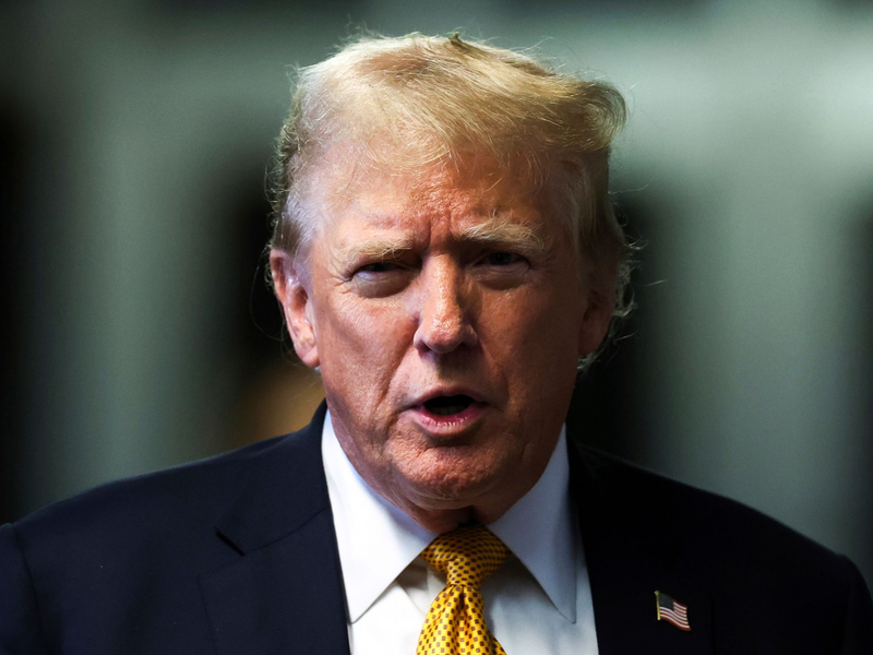 Bei einer Verurteilung droht Donald Trump eine Geldstrafe oder eine mehrjährige Freiheitsstrafe, die auch zur Bewährung ausgesetzt werden könnte. - Foto: Charly Triballeau/POOL AFP/AP/dpa