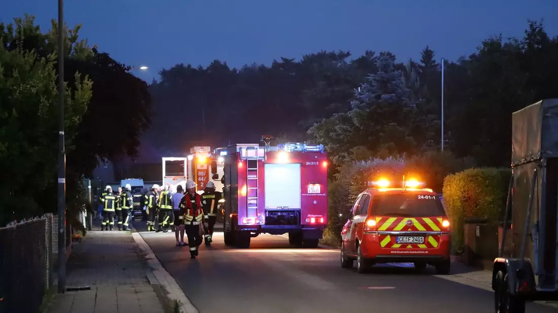 FW Hambühren: Gasaustritt in Wohnhaus fordert Feuerwehren in frühen Morgenstunden / Bewohner handeln vorbildlich - Bild: presseportal.de