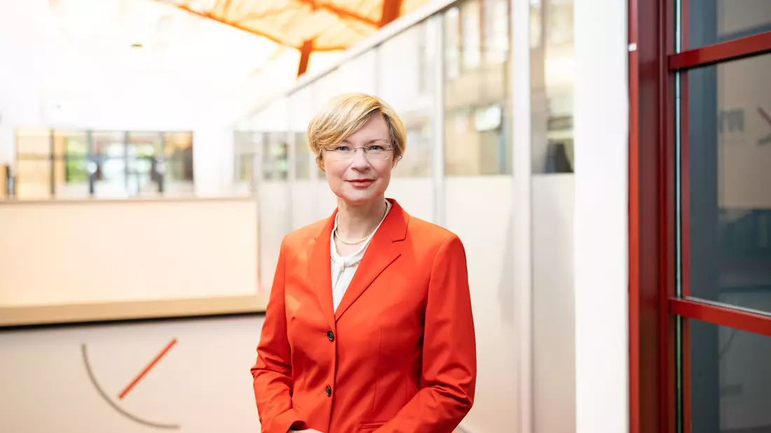 IT-Strategietage Masterclass Summit in Köln: mecom-Geschäftsführerin Mandy Best hält Impulsvortrag zu IT-Sicherheit in Unternehmen - Bild: presseportal.de