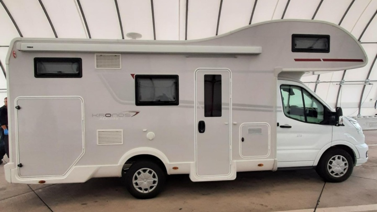 BPOLI LUD: Elf geschleuste Personen im Wohnmobil entdeckt - Schleuser in Untersuchungshaft - Foto: presseportal.de