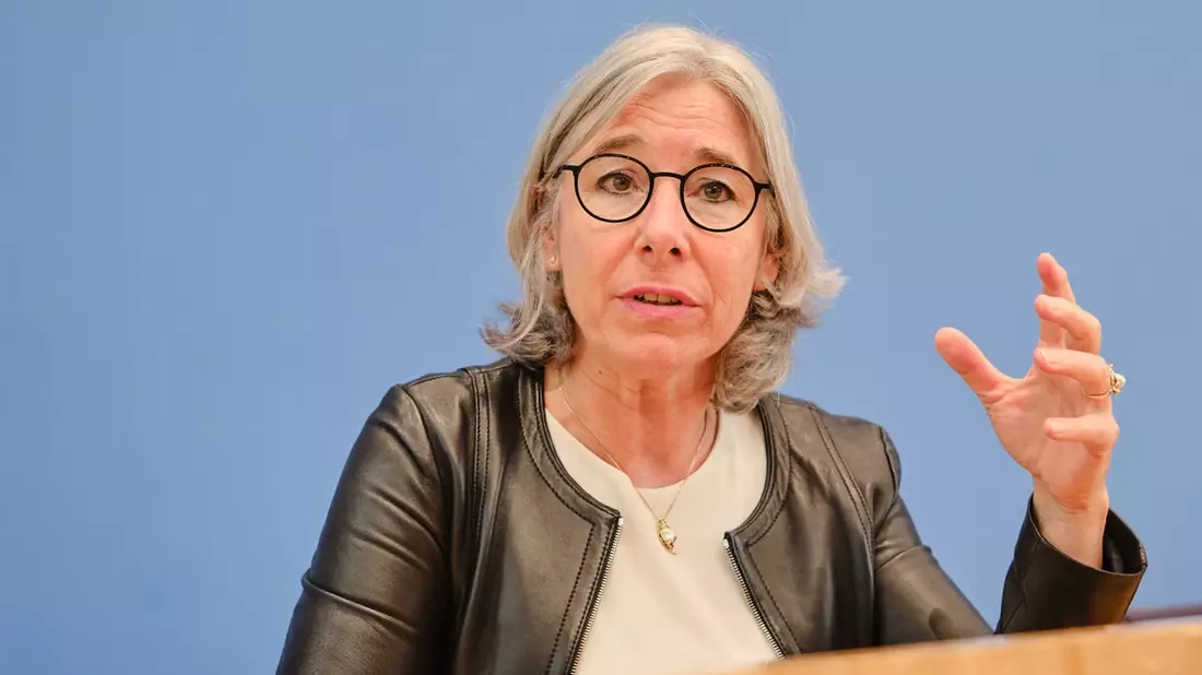 Einladung: Pressekonferenz Apotheken unter Druck - ABDA und Adexa warnen vor Leistungskürzungen - Bild: presseportal.de