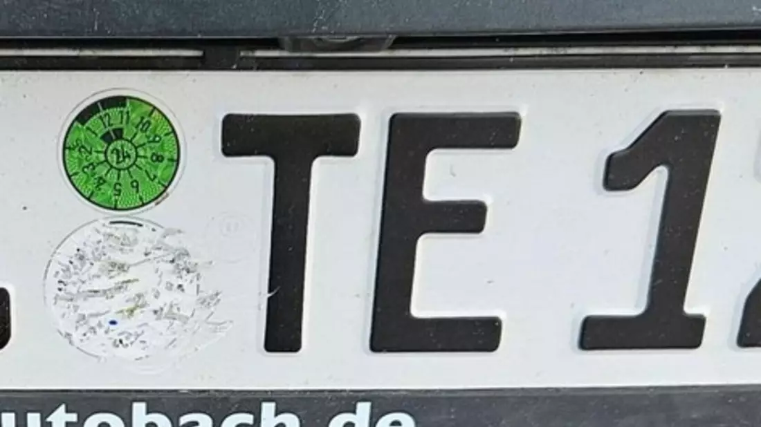 BPOL-FL: Ellund - Gesuchten Mann ohne Führerschein und ausgeschriebenem Auto verhaftet - Bild: presseportal.de