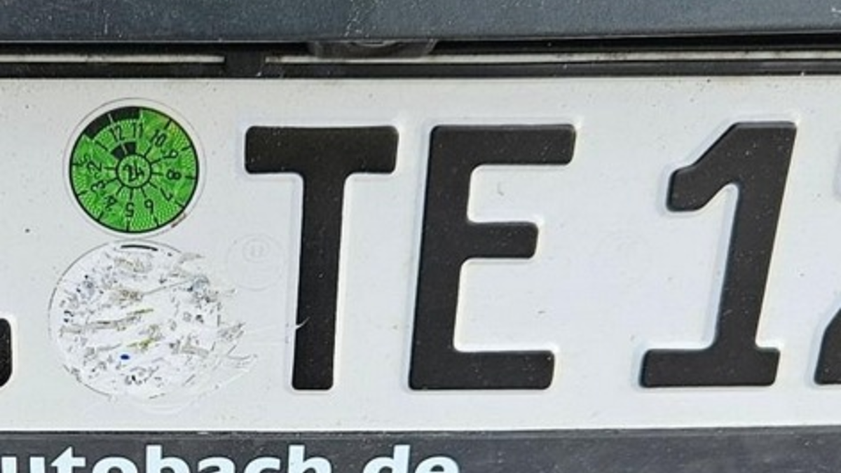 BPOL-FL: Ellund - Gesuchten Mann ohne Führerschein und ausgeschriebenem Auto verhaftet - Foto: presseportal.de