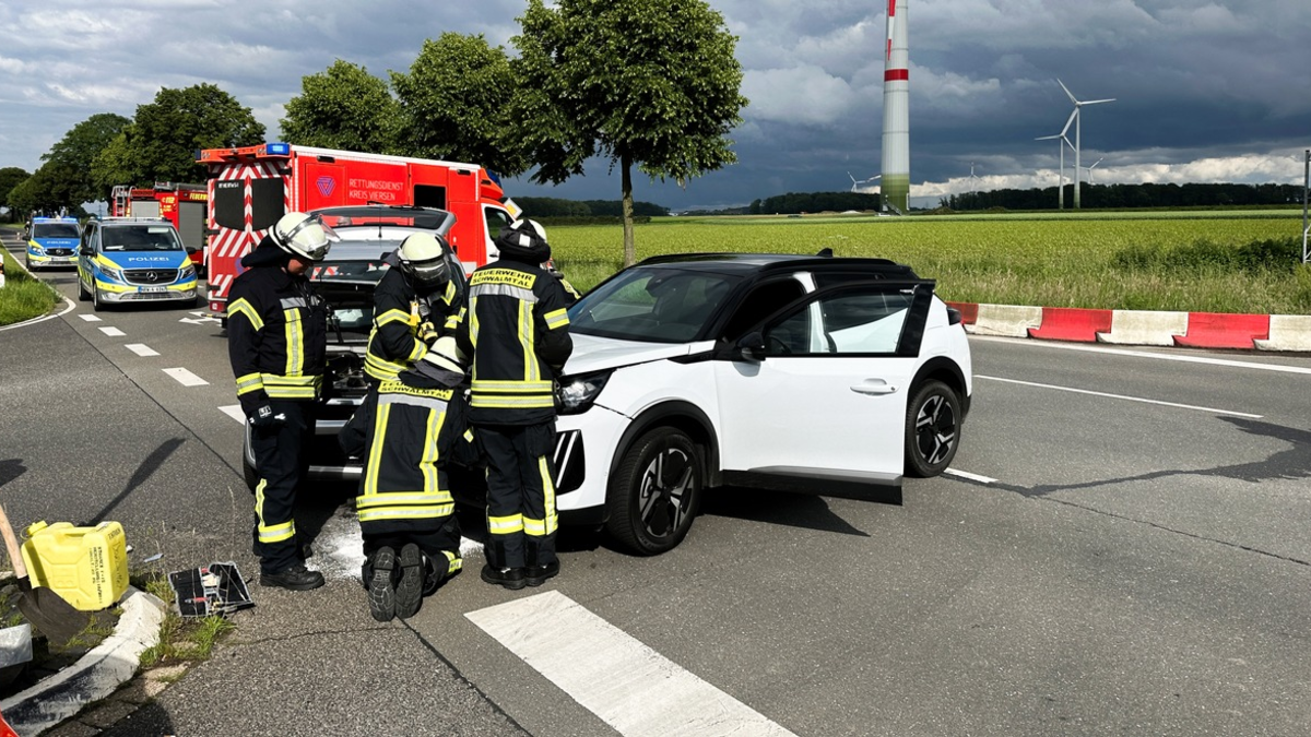 FFW Schwalmtal: Technische Hilfeleistung nach Verkehrsunfall - Foto: presseportal.de