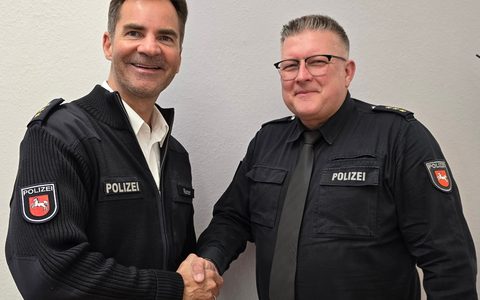 POL-STD: Führungswechsel bei der Polizei im Landkreis - neue Leiterin des Polizeikommissariats Buxtehude - neuer Leiter des Einsatzbereiches bei der Polizeiinspektion Stade - Foto: presseportal.de