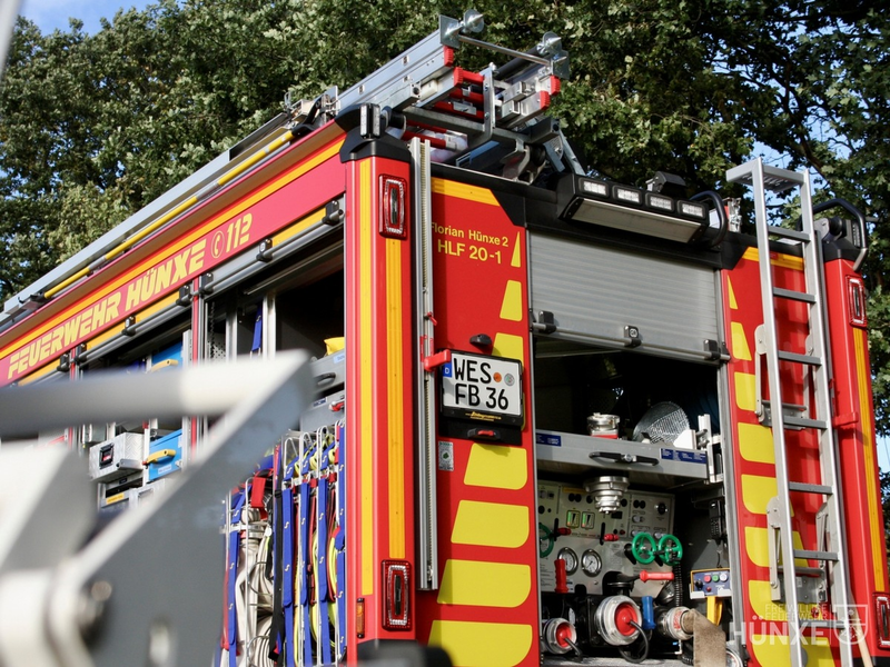 FW Hünxe: Hebebühne defekt - Vier Personen in luftiger Höhe gefangen - Foto: presseportal.de