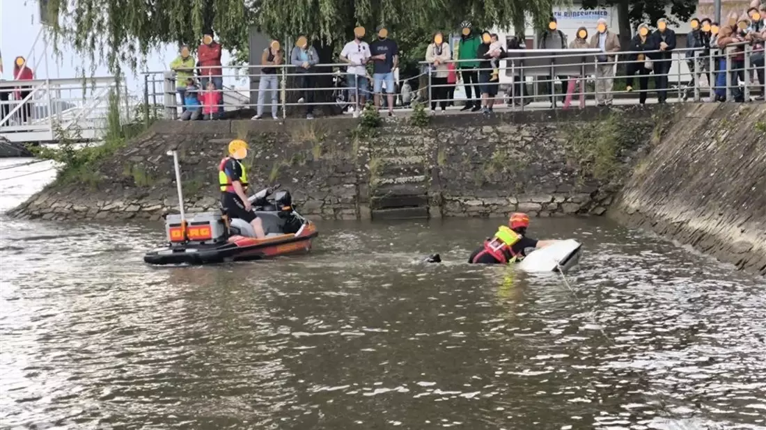 PP-ELT: Gekenterter Jetski im Bereich der Bingen Uferpromenade - Bild: presseportal.de