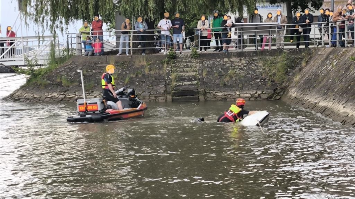 PP-ELT: Gekenterter Jetski im Bereich der Bingen Uferpromenade - Foto: presseportal.de