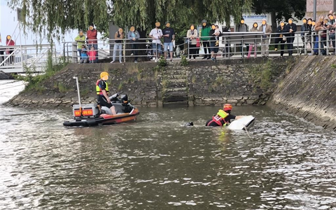 PP-ELT: Gekenterter Jetski im Bereich der Bingen Uferpromenade - Foto: presseportal.de