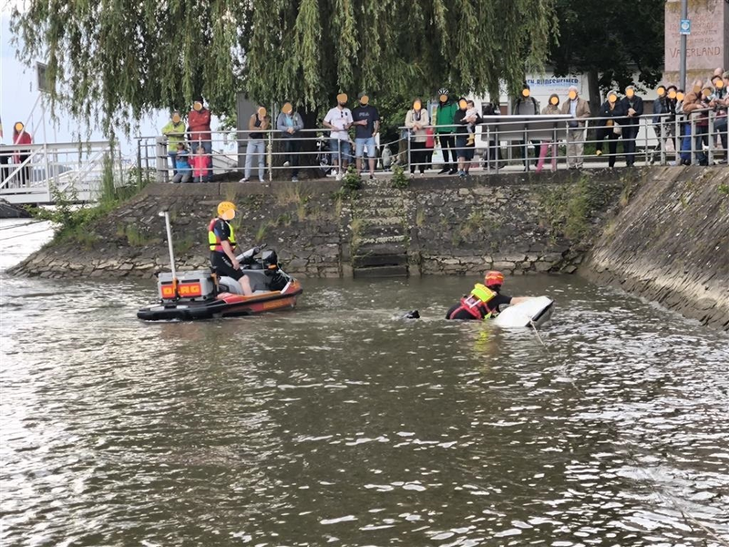 PP-ELT: Gekenterter Jetski im Bereich der Bingen Uferpromenade - Foto: presseportal.de