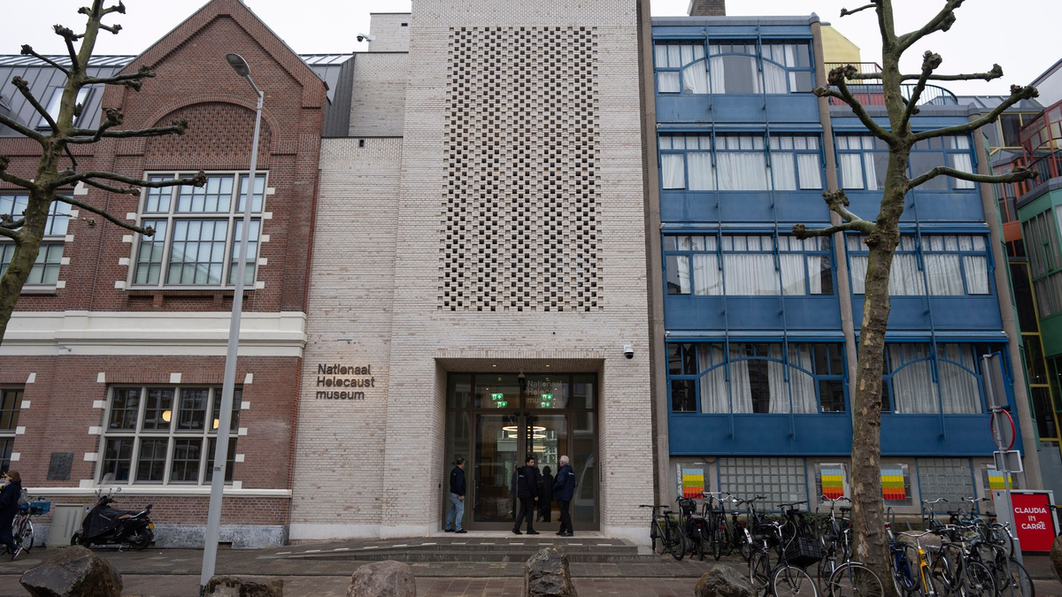 Das Holocaust Museum in Amsterdam. - Foto: Peter Dejong/AP/dpa