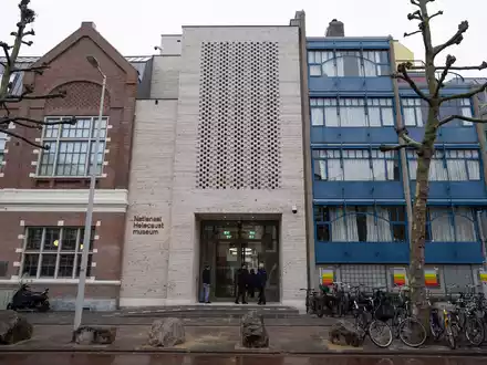 Das Holocaust Museum in Amsterdam. - Foto: Peter Dejong/AP/dpa