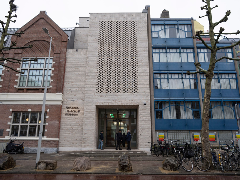 Das Holocaust Museum in Amsterdam. - Foto: Peter Dejong/AP/dpa