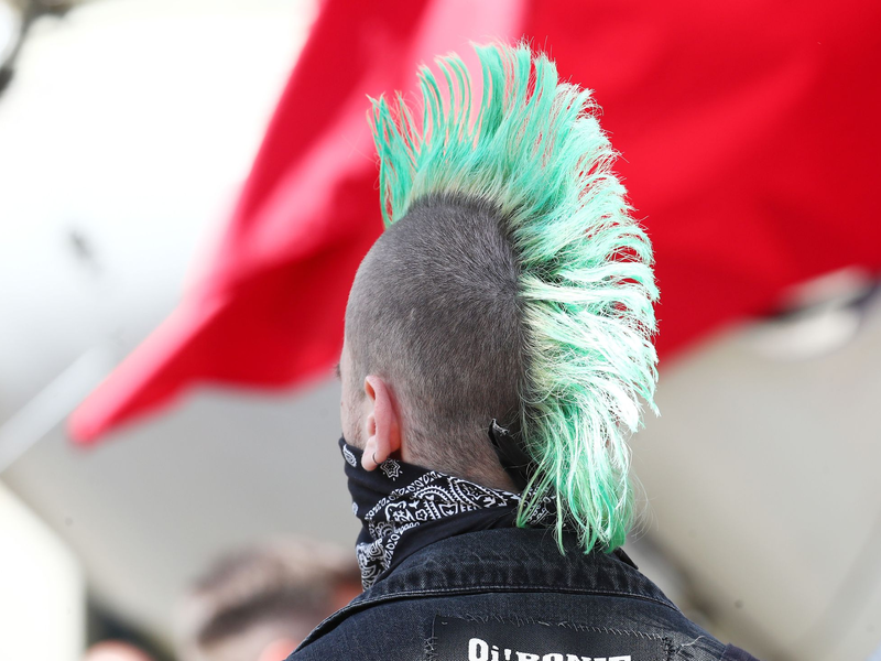Punks der Gruppe «Aktion Sylt» hatten bereits in den vergangenen beiden Jahren auf der Insel demonstriert (Symbolbild). - Foto: Bodo Schackow/dpa