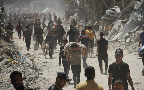 Israels Armee hat nach eigenen Angaben die Kontrolle über den gesamten Abschnitt an der Grenze zu Ägypten übernommen - immer mehr Palästinenser fliehen nach Dschabalia. - Foto: Mahmoud Zaki/XinHua/dpa