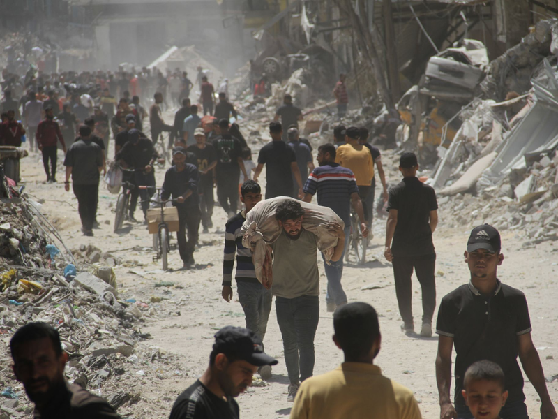 Israels Armee hat nach eigenen Angaben die Kontrolle über den gesamten Abschnitt an der Grenze zu Ägypten übernommen - immer mehr Palästinenser fliehen nach Dschabalia. - Foto: Mahmoud Zaki/XinHua/dpa