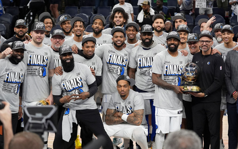 Die Dallas Mavericks feiern den Einzug in die  NBA-Finals. - Foto: Abbie Parr/AP