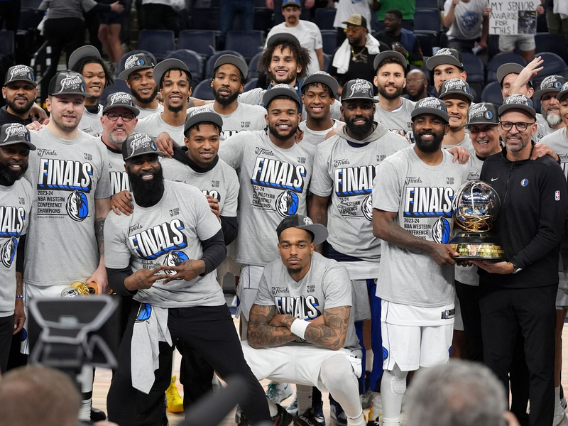Die Dallas Mavericks feiern den Einzug in die  NBA-Finals. - Foto: Abbie Parr/AP