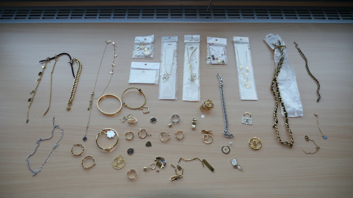 POL-DA: Heppenheim: Kiste voll Schmuck gefunden / Polizei sucht Eigentümer - Foto: presseportal.de