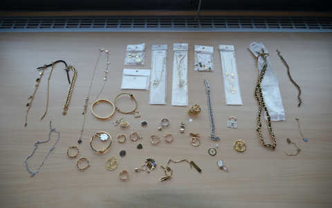 POL-DA: Heppenheim: Kiste voll Schmuck gefunden / Polizei sucht Eigentümer - Foto: presseportal.de