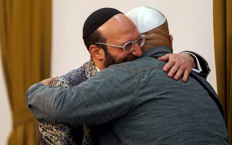 „Kippa, Klassenkampf und Culture Clash“: MDR-Doku beleuchtet Jüdisches Leben in Ostdeutschland - Foto: presseportal.de „Kippa, Klassenkampf und Culture Clash“: MDR-Doku beleuchtet Jüdisches Leben in Ostdeutschland - Foto: presseportal.de