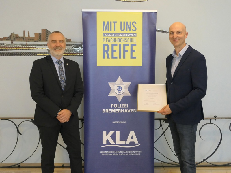 POL-Bremerhaven: Neuer Kooperationsvertrag nun auch mit der KLA Bremerhaven - gemeinsam mit der Polizei Bremerhaven zur Fachhochschulreife - Foto: presseportal.de