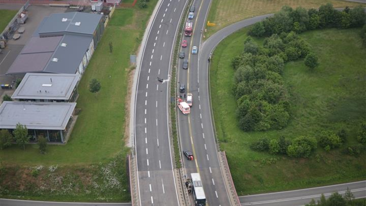 POL-PDKO: Schwerer Verkehrsunfall im Begegnungsverkehr mit einer tödlich verletzten Person - Foto: presseportal.de