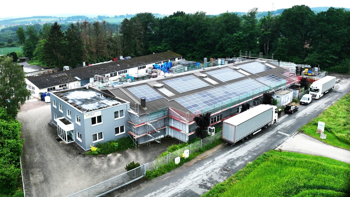 Kunststoff Recycling wird mit Photovoltaik noch grüner / Polyten Recycling und Gorfion Green Energy nehmen Photovoltaik-Anlage in Betrieb - Foto: presseportal.de