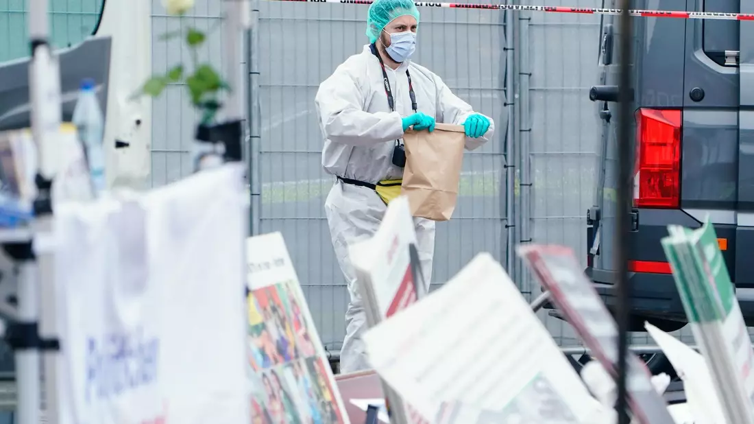 Bei einem Einsatz auf dem Mannheimer Marktplatz hat die Polizei einen Angreifer niedergeschossen. Er hatte zuvor mehrere Menschen mit einem Messer angegriffen und verletzt. - Bild: Uwe Anspach/dpa