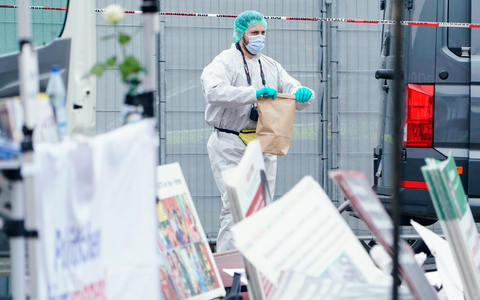 Bei einem Einsatz auf dem Mannheimer Marktplatz hat die Polizei einen Angreifer niedergeschossen. Er hatte zuvor mehrere Menschen mit einem Messer angegriffen und verletzt. - Foto: Uwe Anspach/dpa
