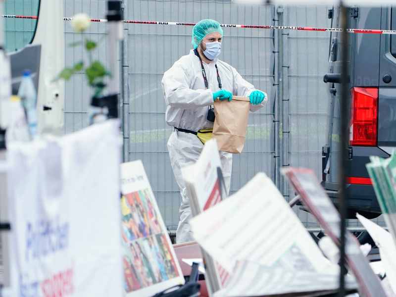 Bei einem Einsatz auf dem Mannheimer Marktplatz hat die Polizei einen Angreifer niedergeschossen. Er hatte zuvor mehrere Menschen mit einem Messer angegriffen und verletzt. - Foto: Uwe Anspach/dpa