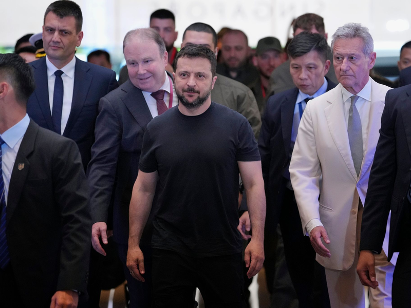 Hatte bereits im März 2022, drei Wochen nach dem Beginn des russischen Angriffskrieges gegen die Ukraine, im Bundestag gesprochen: Wolodymyr Selenskyj. - Foto: Vincent Thian/AP/dpa