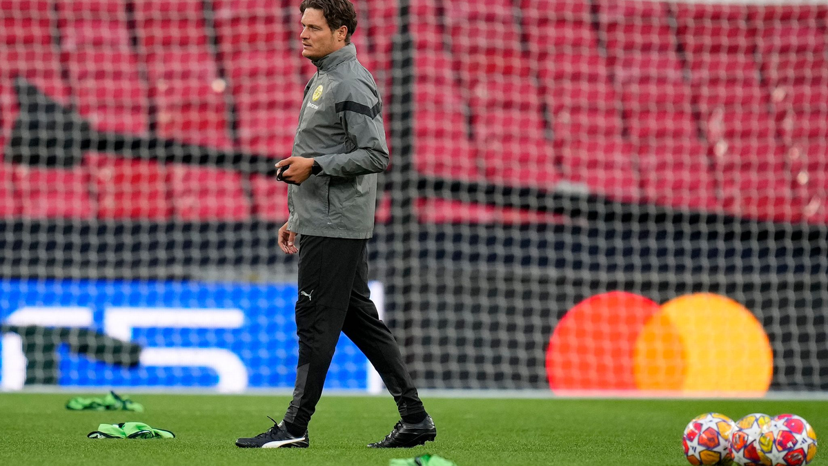 Dortmunds Cheftrainer Edin Terzic beim Abschlusstraining im Wembley-Stadion. - Foto: Kirsty Wigglesworth/AP/dpa