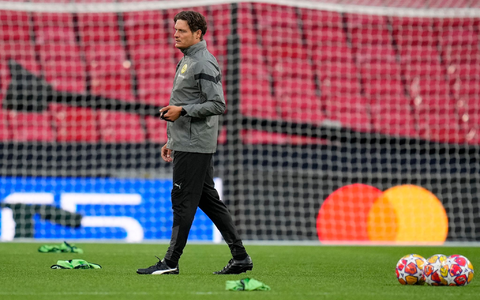 Dortmunds Cheftrainer Edin Terzic beim Abschlusstraining im Wembley-Stadion. - Foto: Kirsty Wigglesworth/AP/dpa Dortmunds Cheftrainer Edin Terzic beim Abschlusstraining im Wembley-Stadion. - Foto: Kirsty Wigglesworth/AP/dpa
