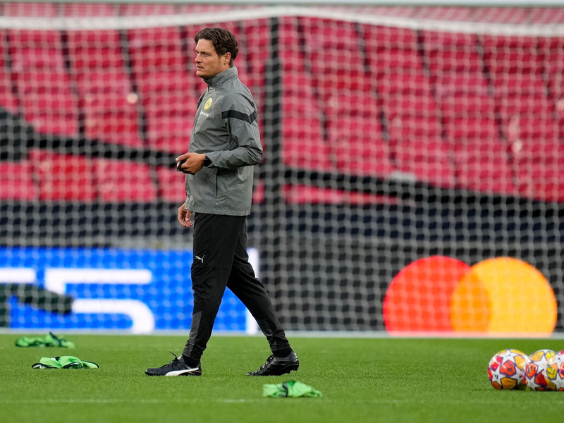 Dortmunds Cheftrainer Edin Terzic beim Abschlusstraining im Wembley-Stadion. - Foto: Kirsty Wigglesworth/AP/dpa