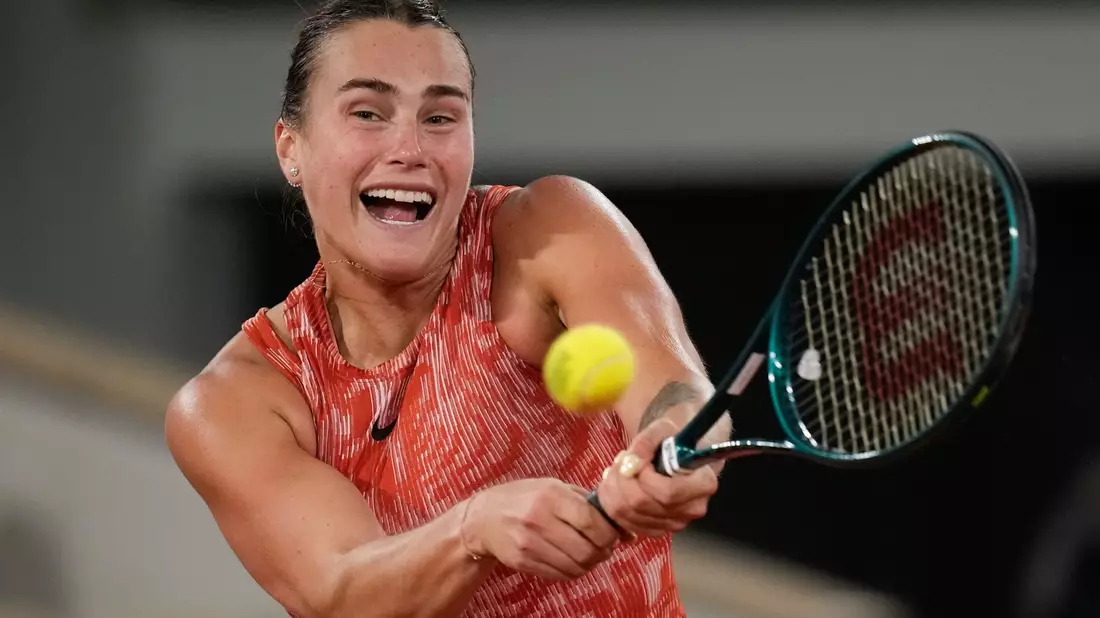 Zog bei den French Open ins Achtelfinale ein: Aryna Sabalenka. - Bild: Christophe Ena/AP/dpa
