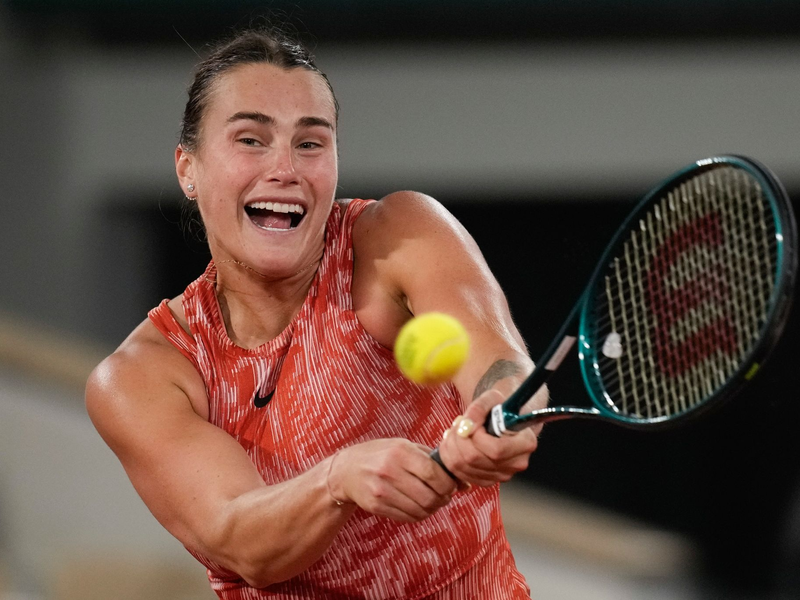 Zog bei den French Open ins Achtelfinale ein: Aryna Sabalenka. - Foto: Christophe Ena/AP/dpa