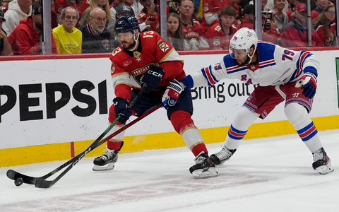 Ein Schritt weiter: Sam Reinhart (l.) gewinnt mit den Florida Panthers die Eastern Conference. - Foto: Lynne Sladky/AP/dpa